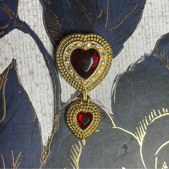 Vintage Victoria’s Secret oversized romantic red heart CZ gold Collectible pin - Picture 2 of 10